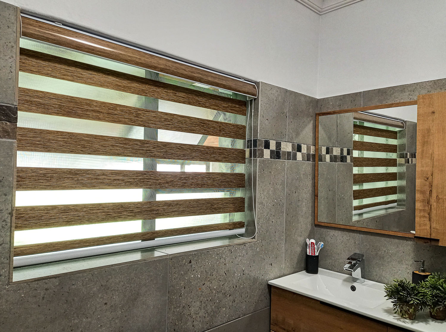 ZEBRA GOLD ROLLER BLIND - OPEN