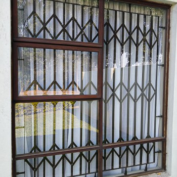 Burglar Guard with adjustable feet - Multiguard  Bronze